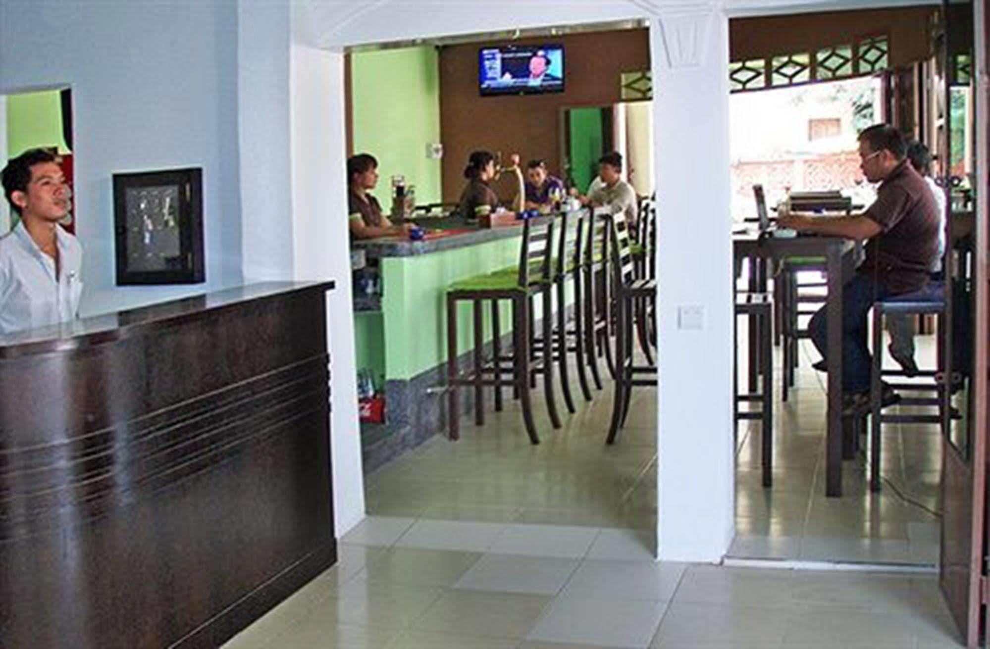 Cyclo Hotel-Bar-Restaurant Phnom Penh Exterior foto