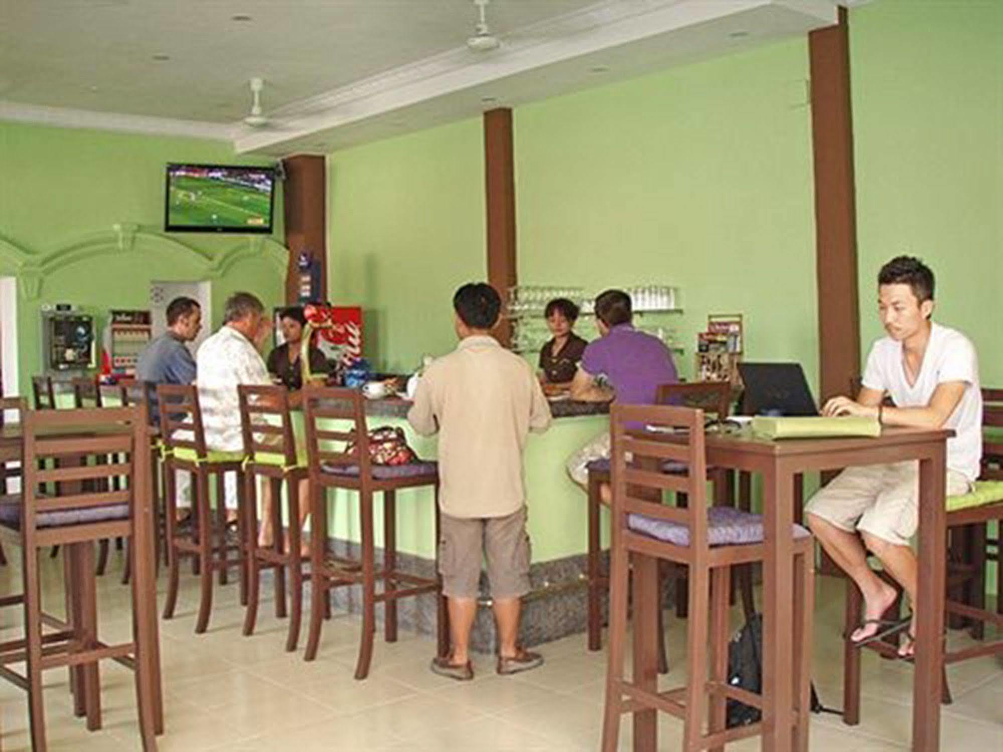Cyclo Hotel-Bar-Restaurant Phnom Penh Exterior foto